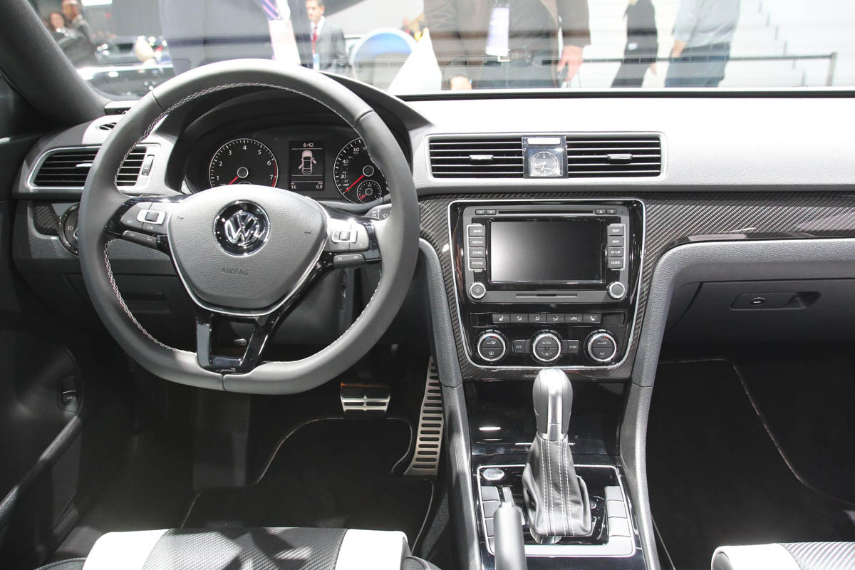Volkswagen Passat Performance Concept interior dashboard