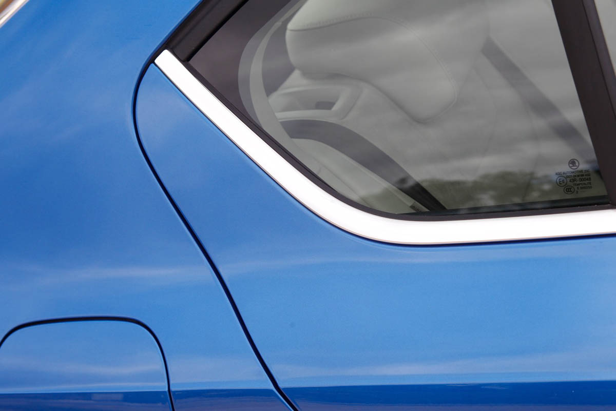 2013 Skoda Octavia window kink