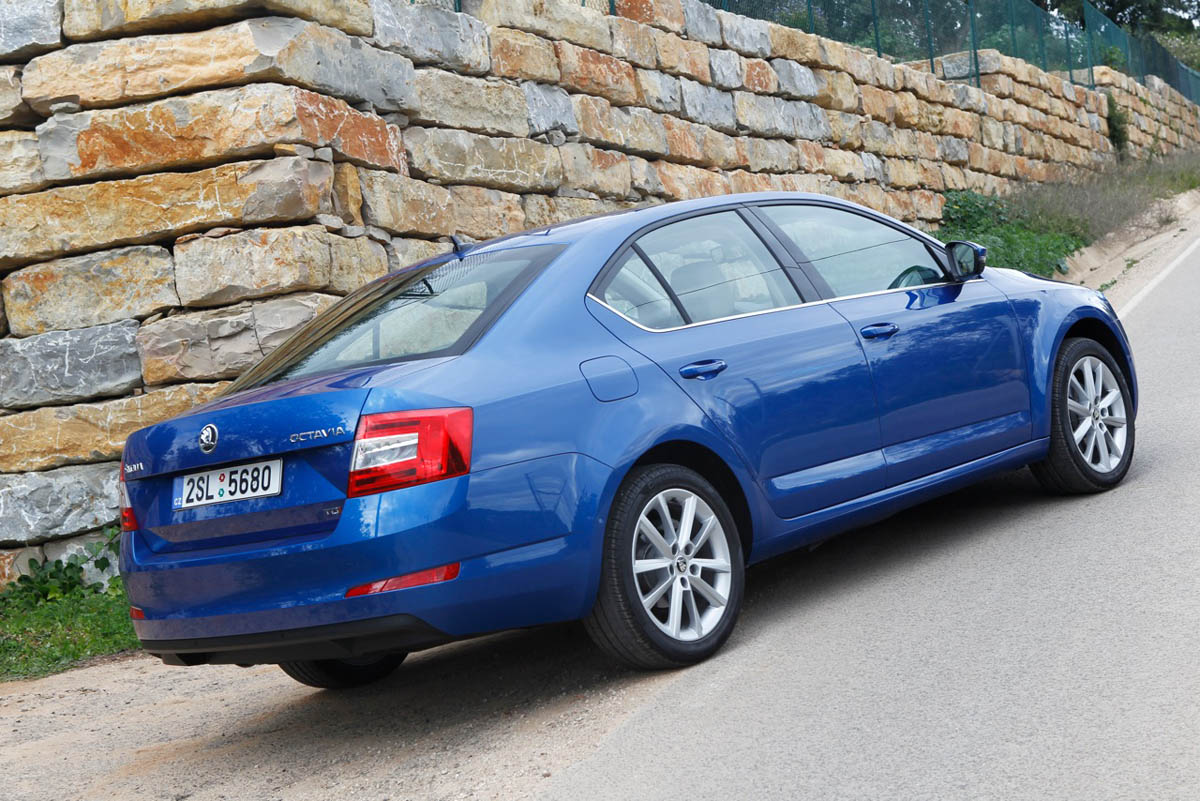 2013 Skoda Octavia side profile