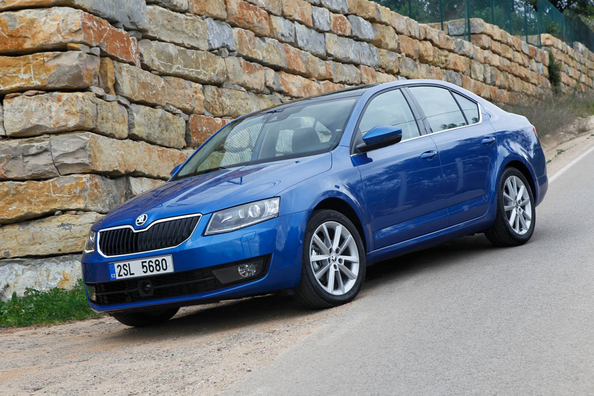 2013 Skoda Octavia side profile