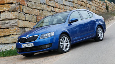 2013 Skoda Octavia side profile