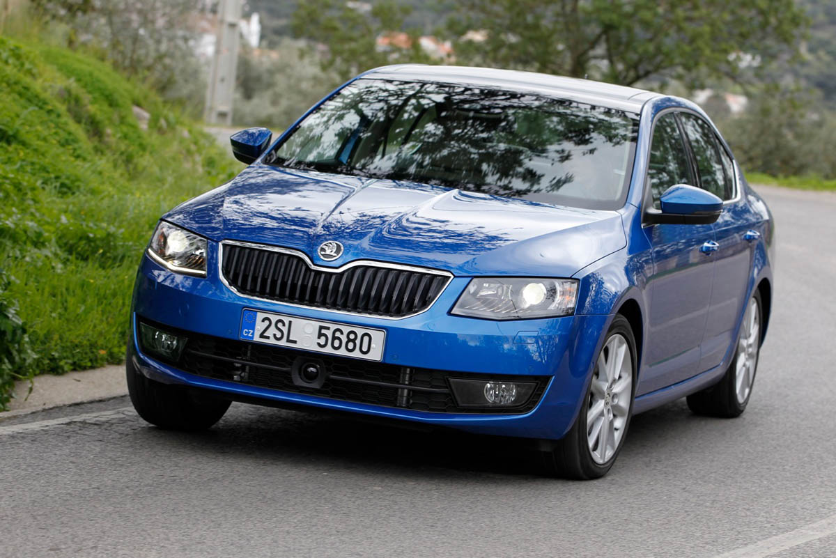 2013 Skoda Octavia front view