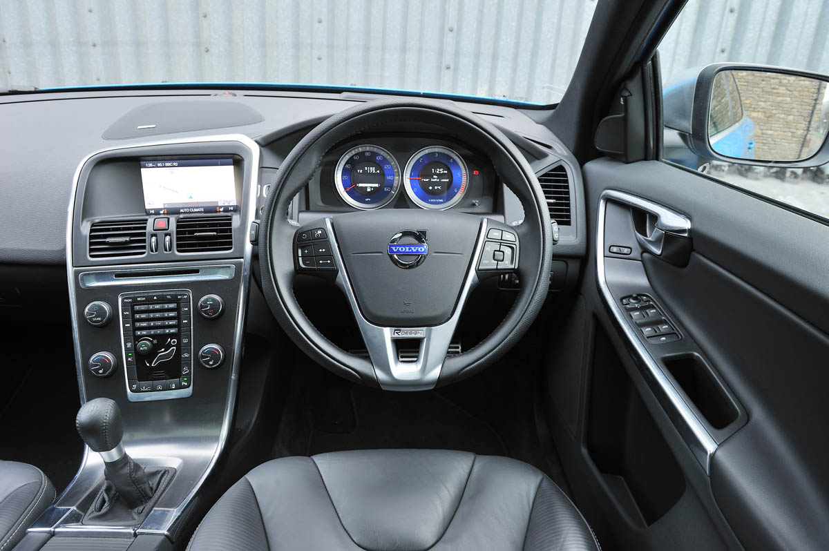 2013 Volvo XC60 Polestar interior dashboard steering wheel