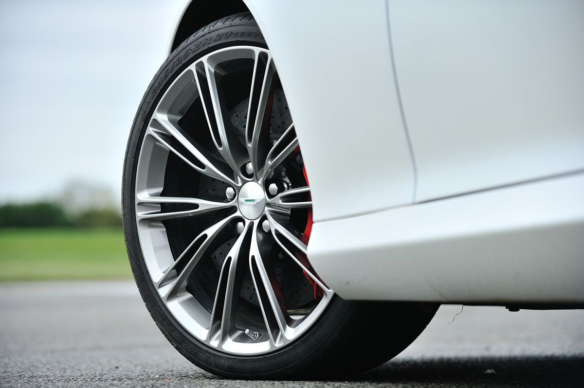 Maserati GranTurismo Sport v Mercedes CLS 63 AMG, BMW M6, Aston Martin DB9 and Bentley Continental GT Speed