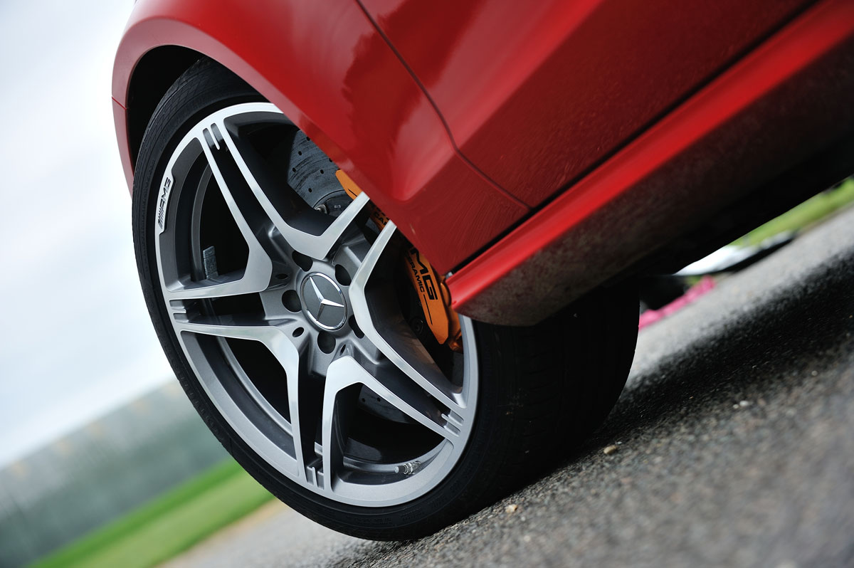 Maserati GranTurismo Sport v Mercedes CLS 63 AMG, BMW M6, Aston Martin DB9 and Bentley Continental GT Speed