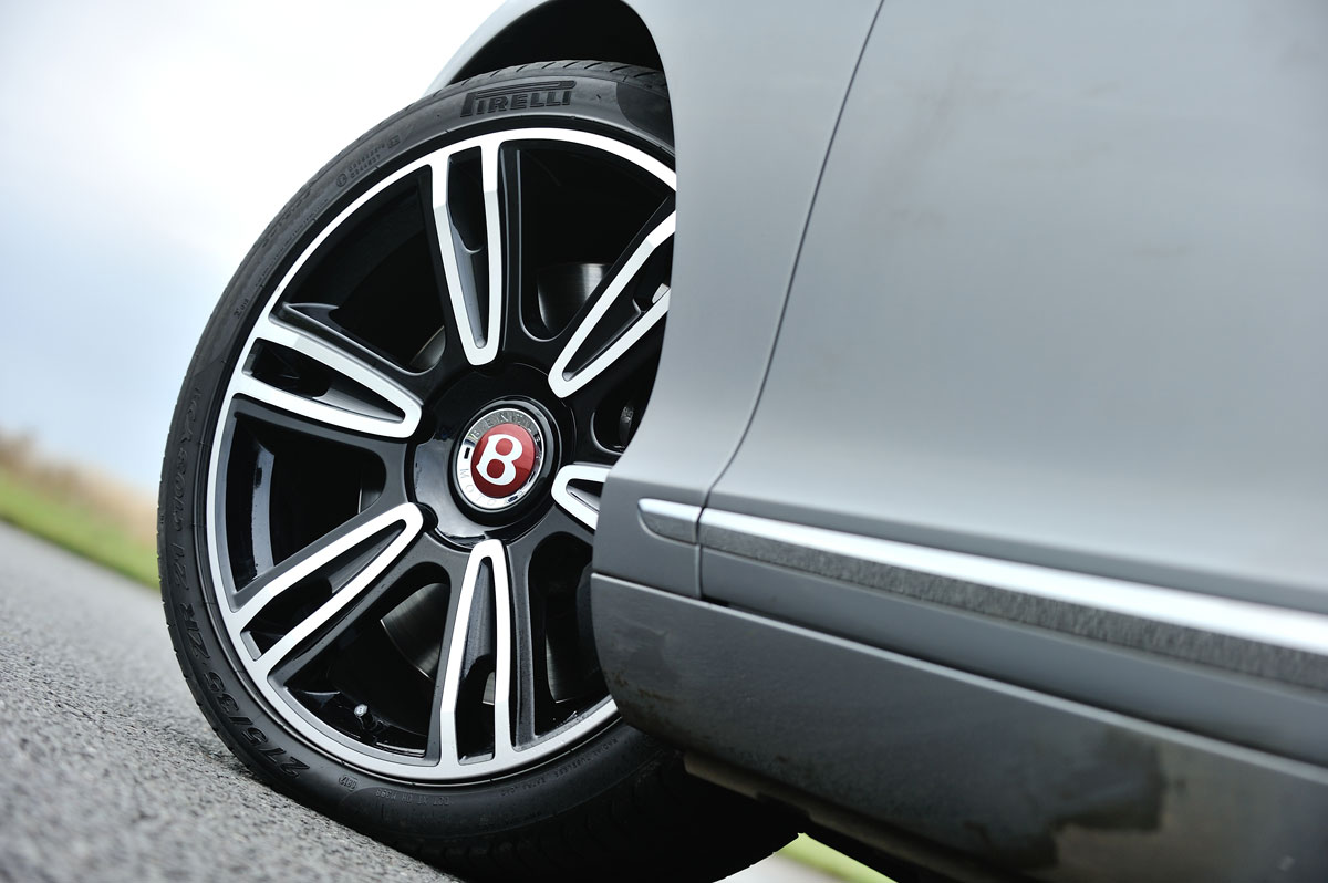 Maserati GranTurismo Sport v Mercedes CLS 63 AMG, BMW M6, Aston Martin DB9 and Bentley Continental GT Speed