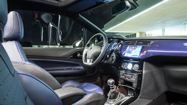 Citroen DS3 Cabriolet DSport THP 155 interior blue dashboard blue leather seats