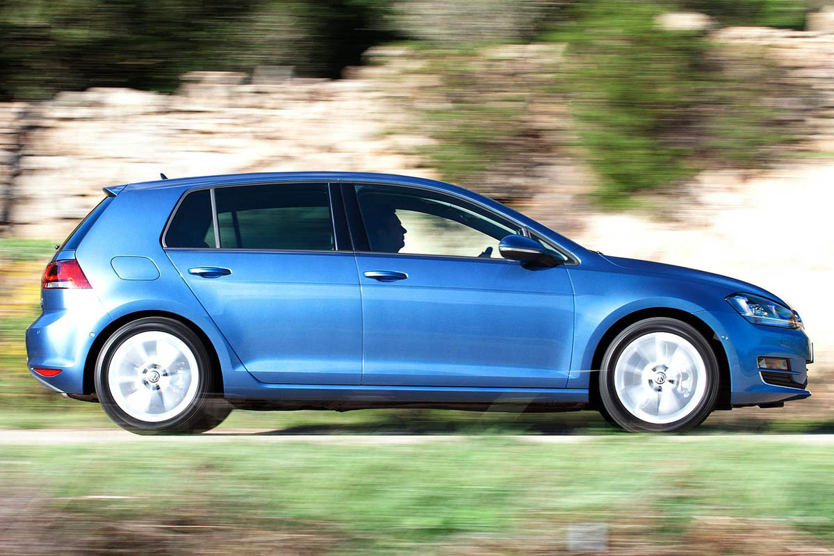 Volkswagen Golf 2.0 TDI GT side profile