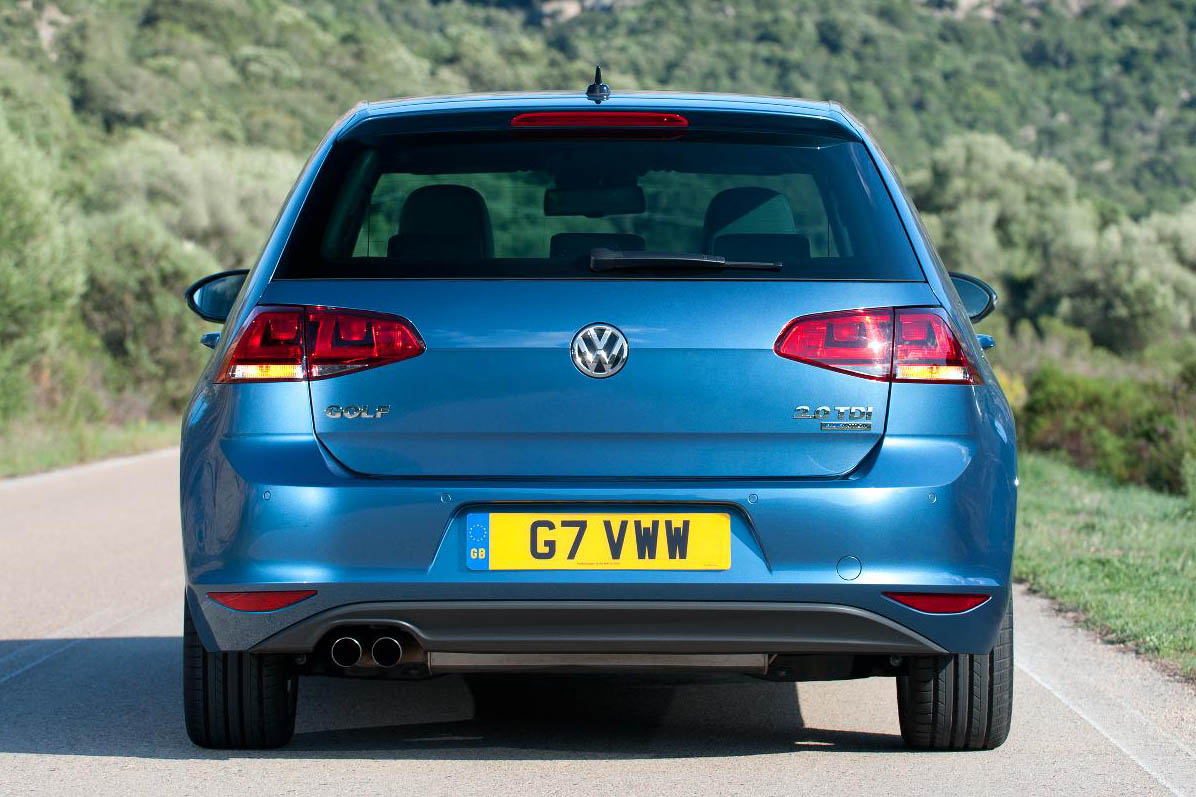 Volkswagen Golf 2.0 TDI GT rear view