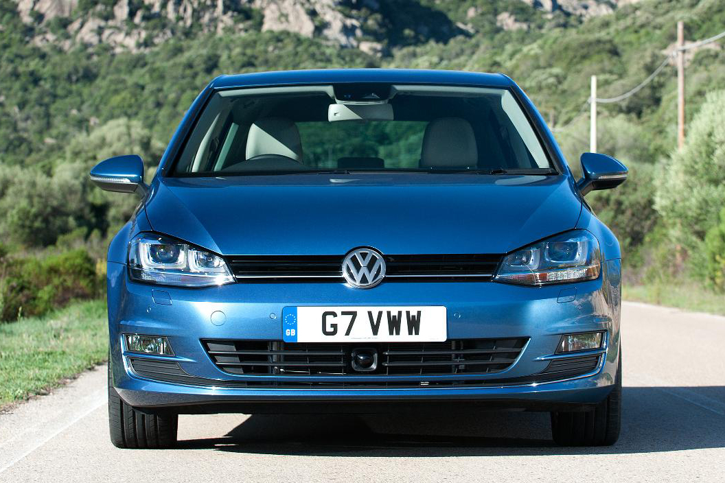 Volkswagen Golf 2.0 TDI GT front view