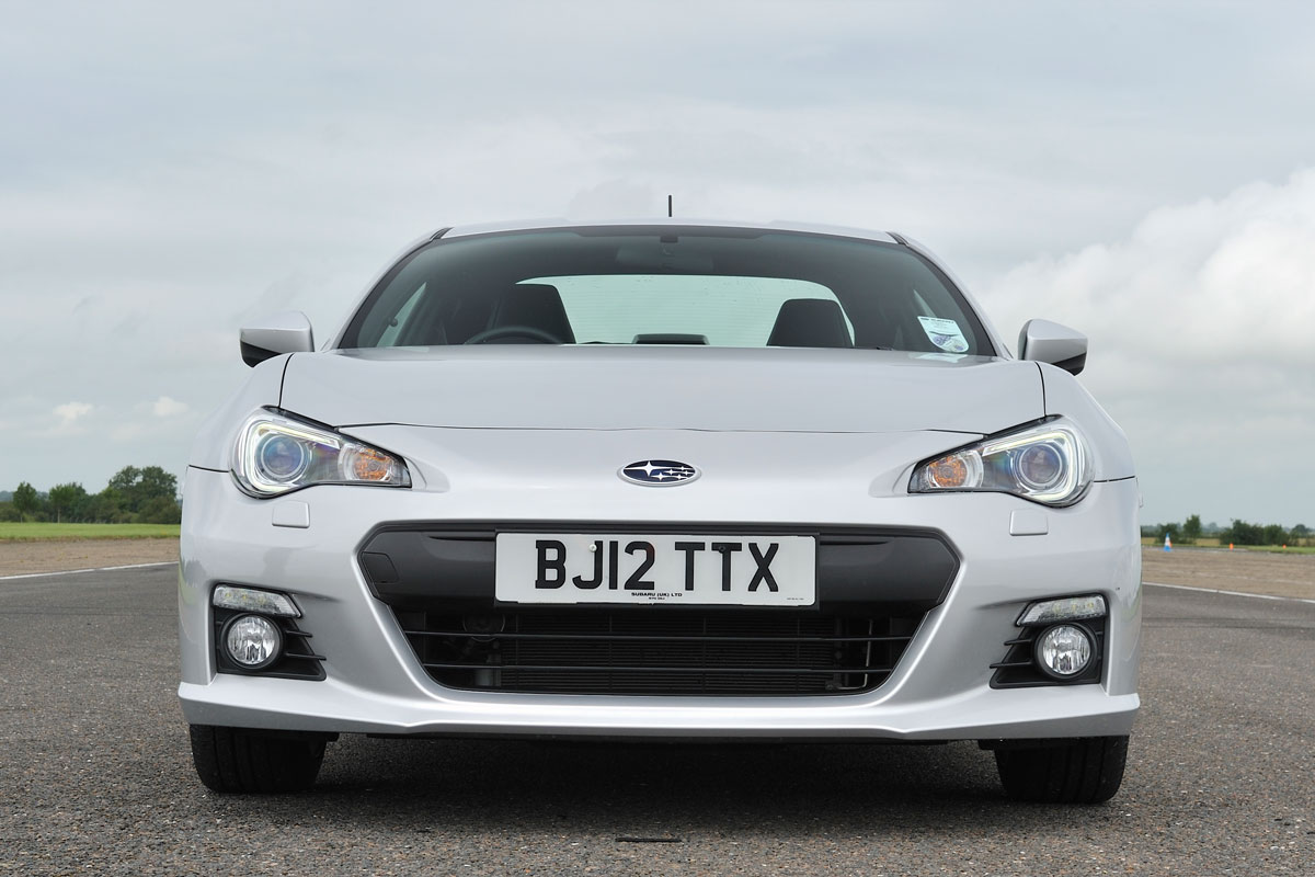 Toyota GT86 vs Subaru BRZ