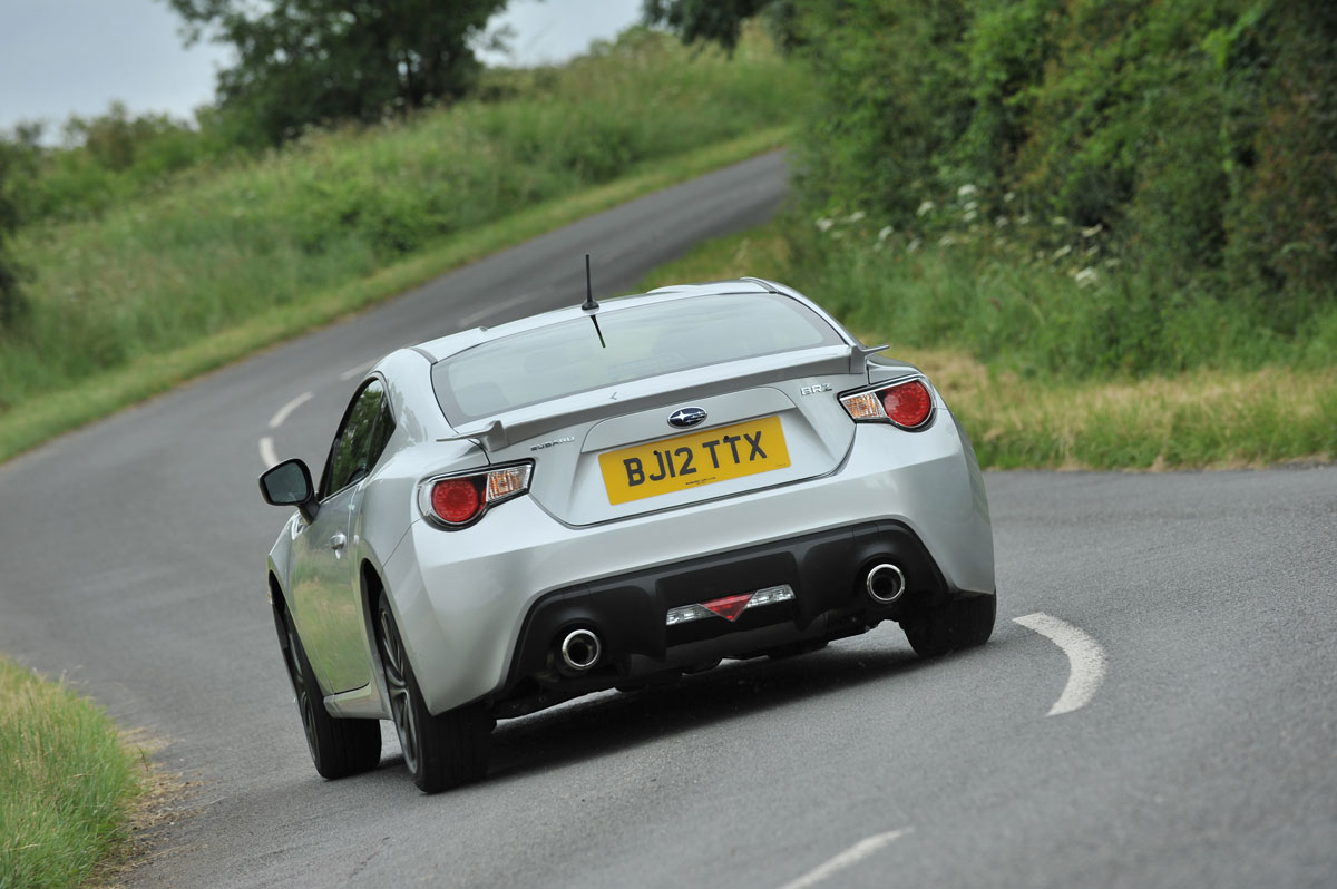 Toyota GT86 vs Subaru BRZ