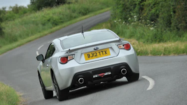 Toyota GT86 vs Subaru BRZ