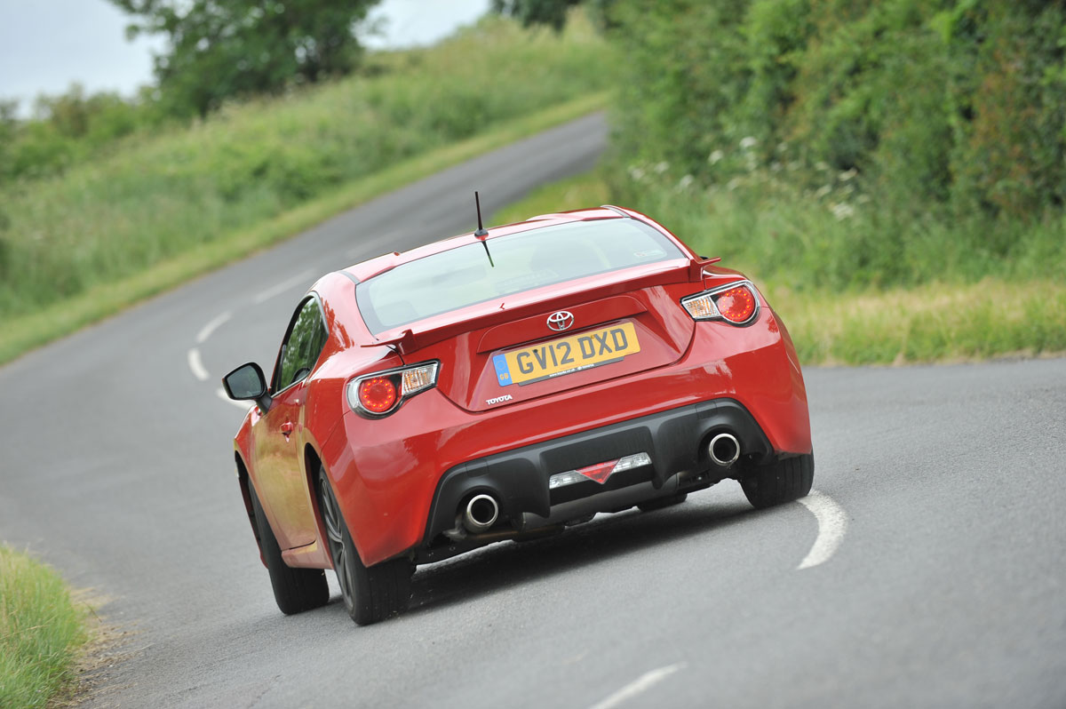Toyota GT86 vs Subaru BRZ