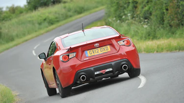 Toyota GT86 vs Subaru BRZ
