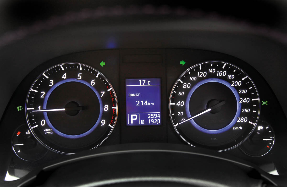 2012 Infiniti FX Vettel dials speedo