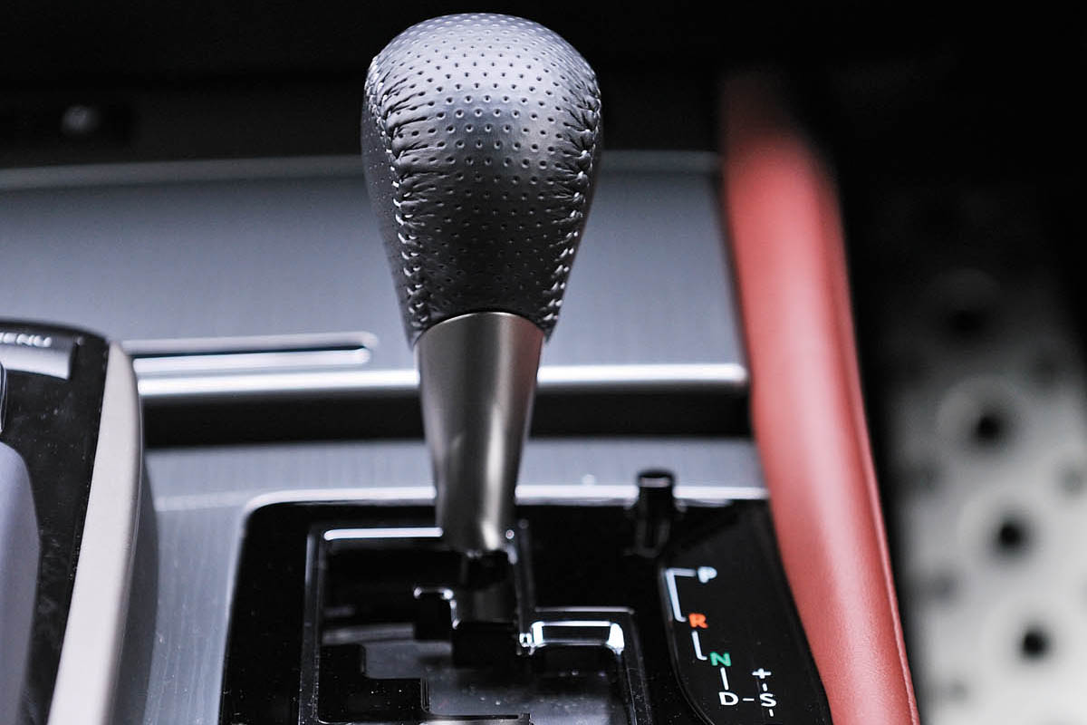 2012 Lexus GS450h F Sport gearstick