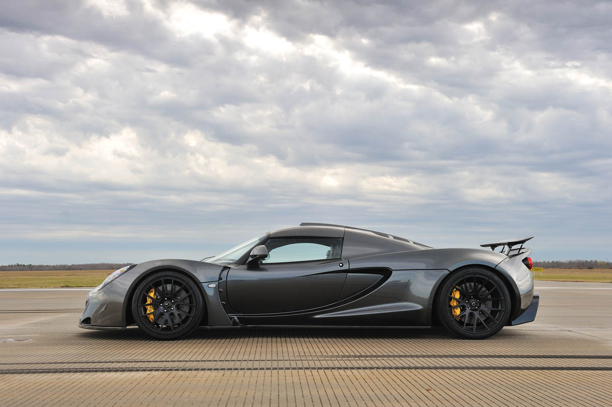 Hennessey Venom GT record run supercar side profile