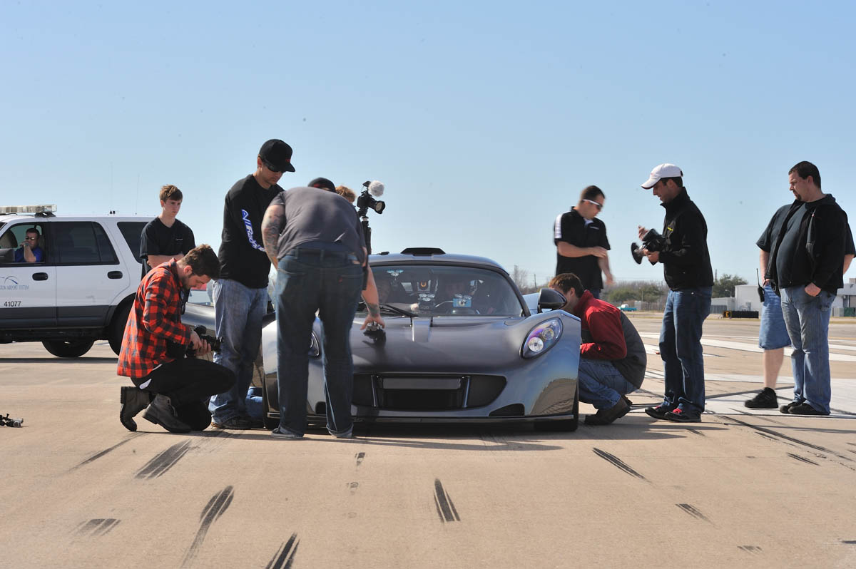 Hennessey Venom GT record run crowd
