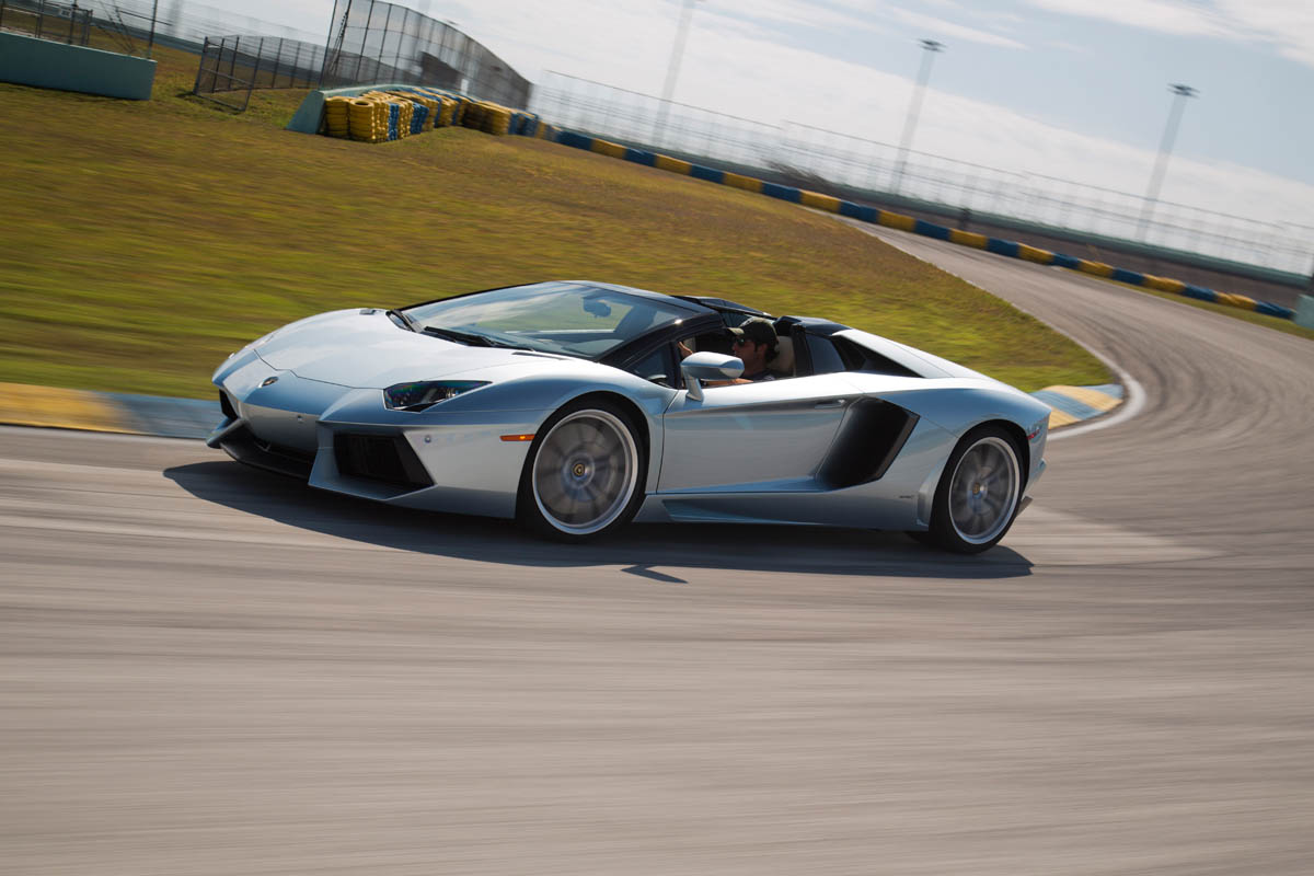 Lamborghini Aventador LP700-4 Roadster
