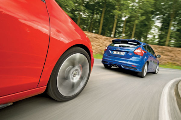 VW Golf GTI vs Ford Focus ST