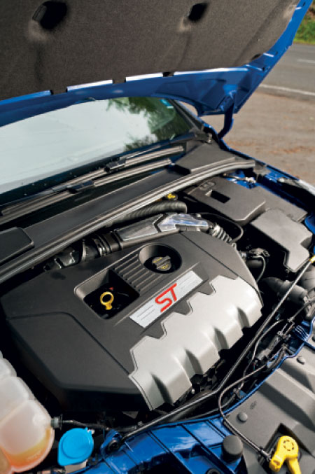 VW Golf GTI vs Ford Focus ST