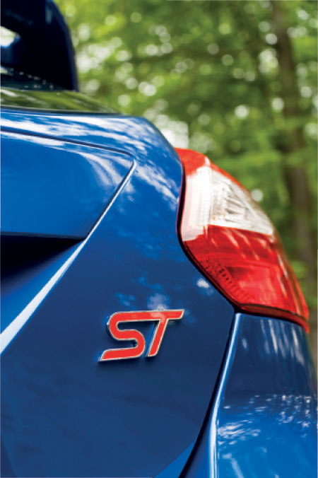 VW Golf GTI vs Ford Focus ST