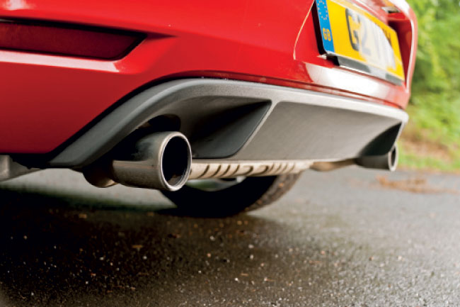 VW Golf GTI vs Ford Focus ST