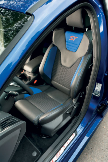 VW Golf GTI vs Ford Focus ST