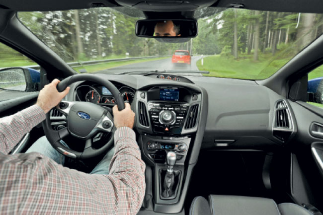 VW Golf GTI vs Ford Focus ST