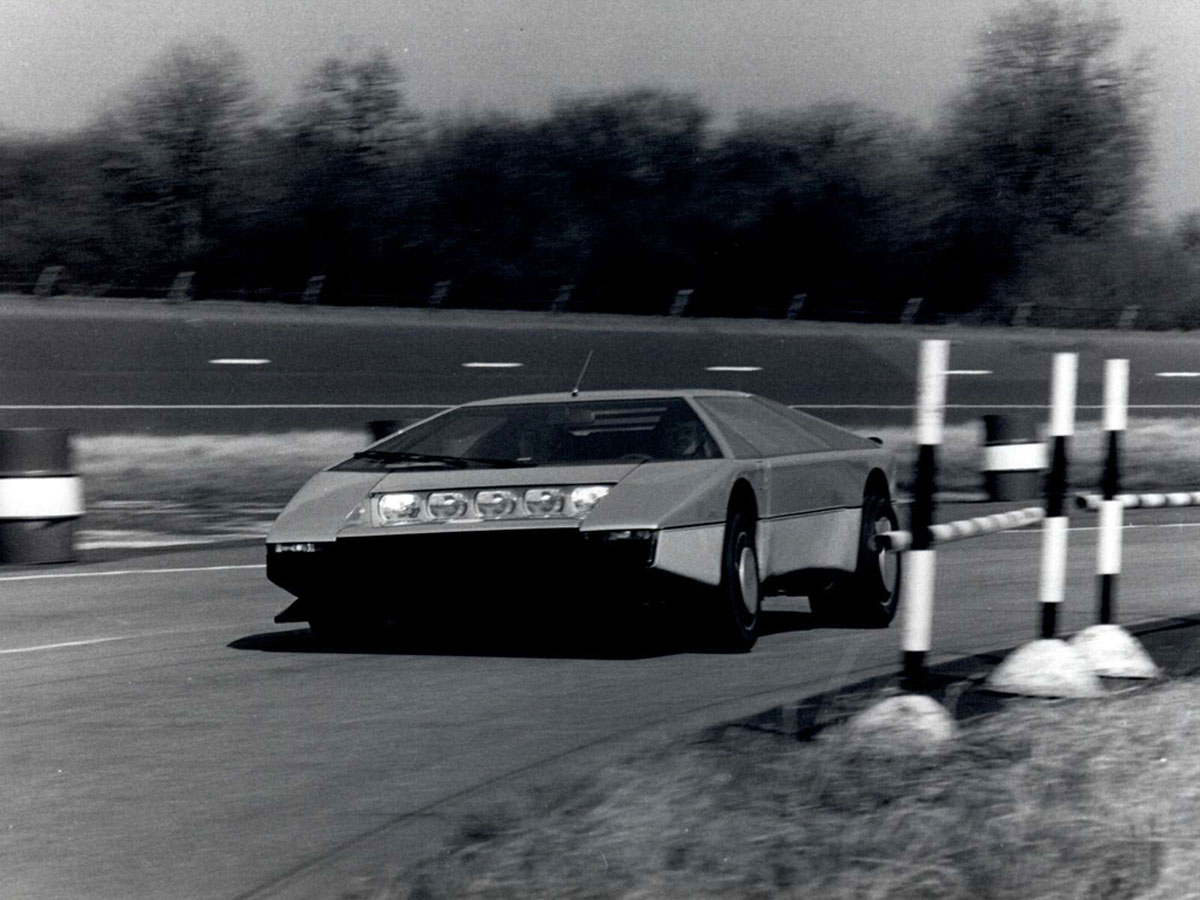 Aston Martin Bulldog