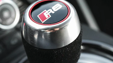 2013 Audi R8 V10 Plus S-tronic gearstick
