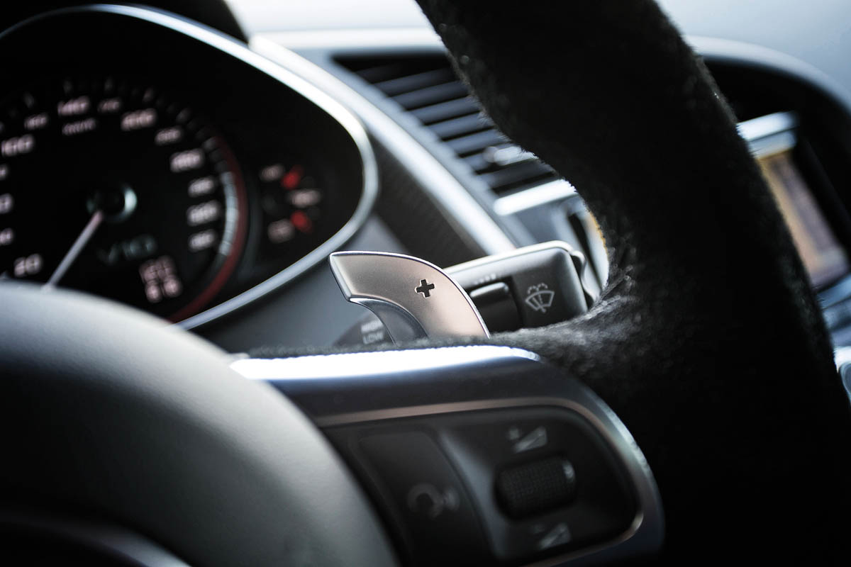 2013 Audi R8 V10 Plus steering wheel paddle