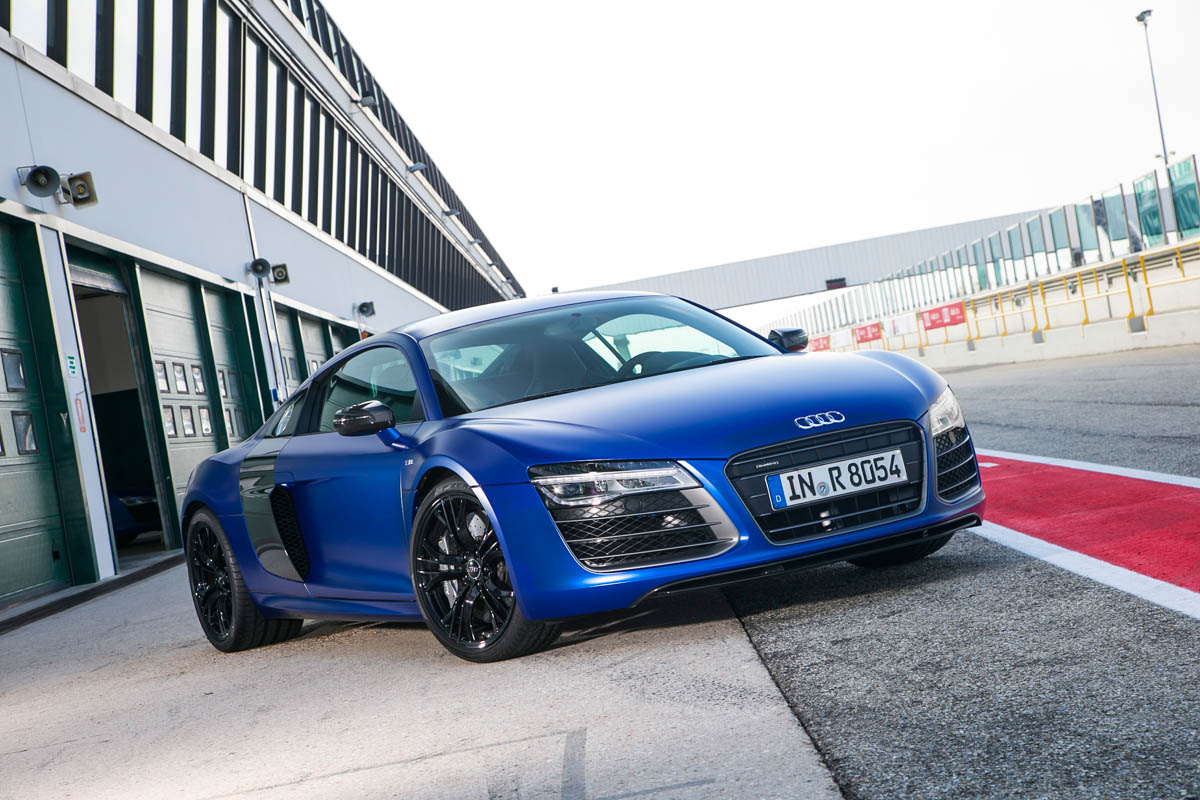 2013 Audi R8 V10 Plus front view