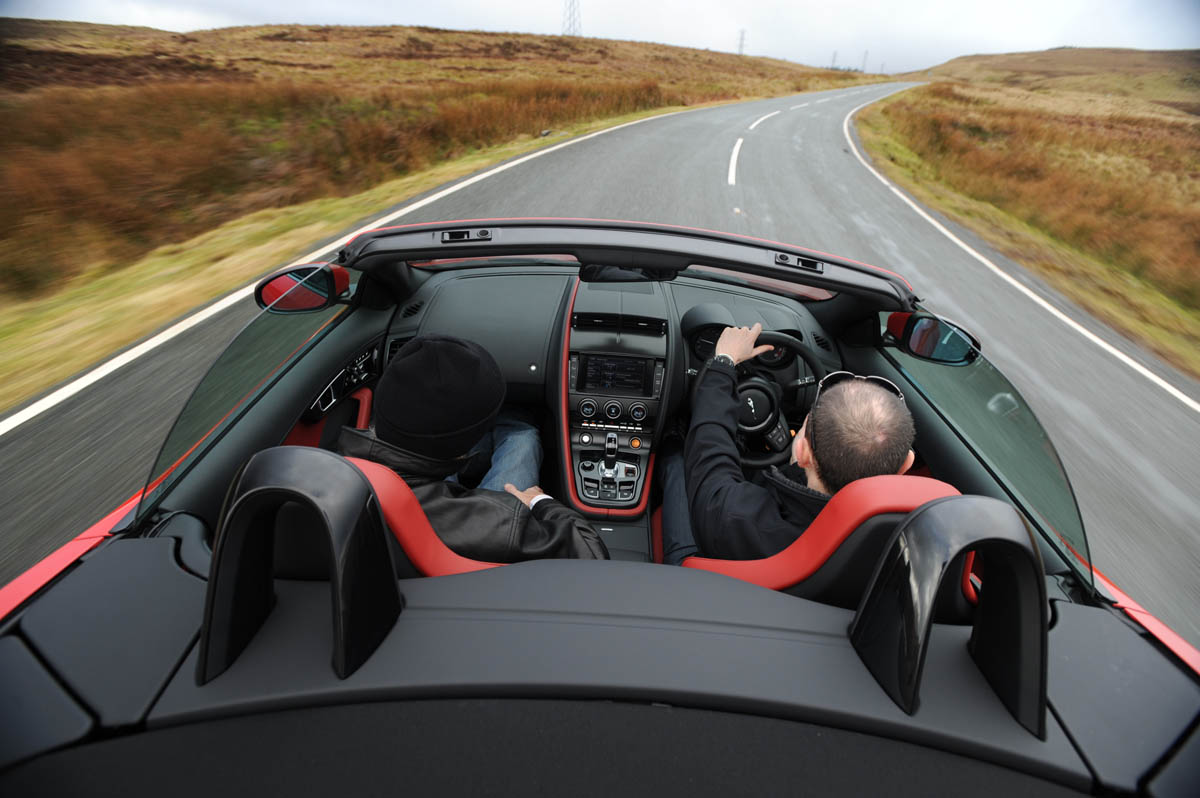 Jaguar F-type V8 S Roadster interior moving