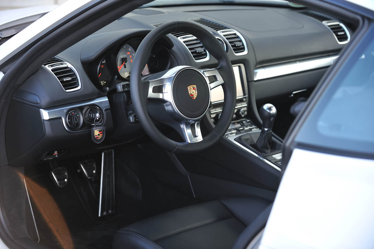 2013 Porsche Cayman S leather interior dashboard