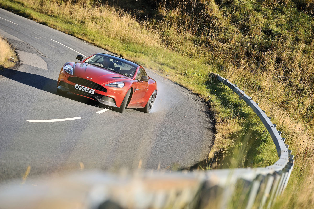 Aston Martin Vanquish (2012)