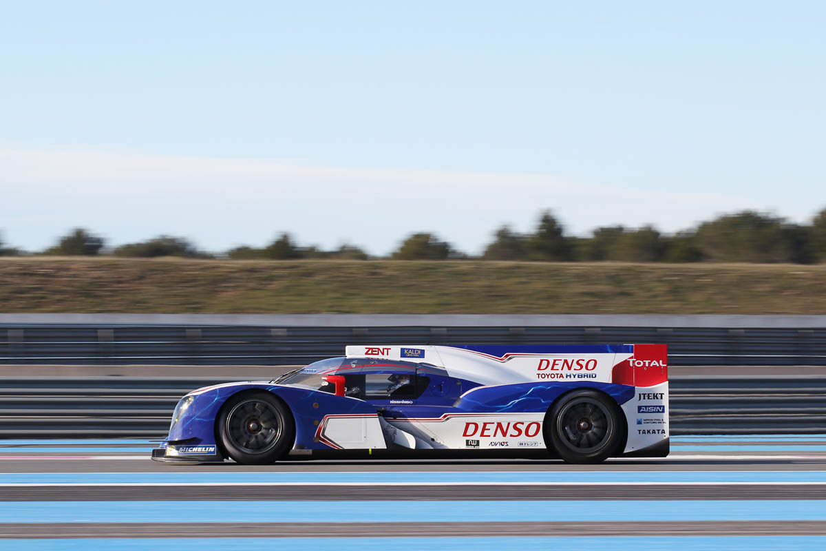 2013 Toyota TS030 Hybrid Le Mans car
