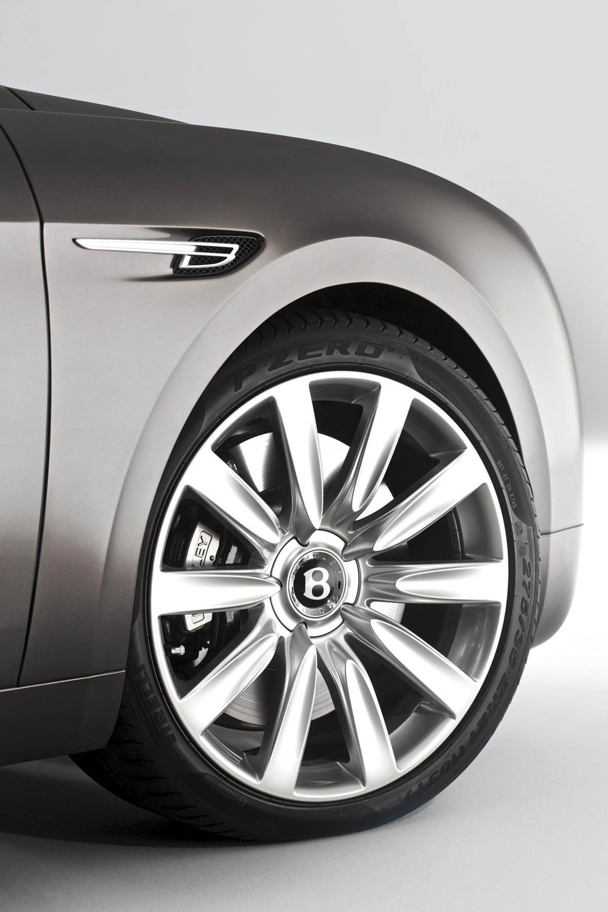 2013 Bentley Flying Spur alloy wheel