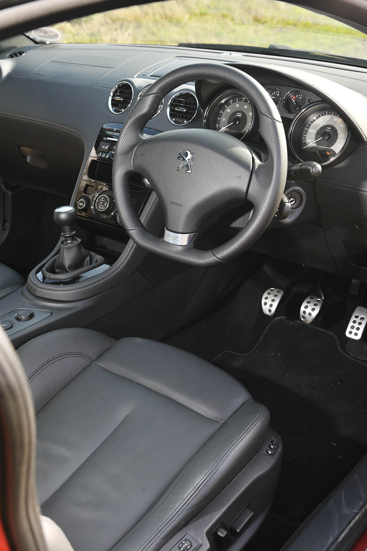 2013 Peugeot RCZ THP 200 GT interior dashboard