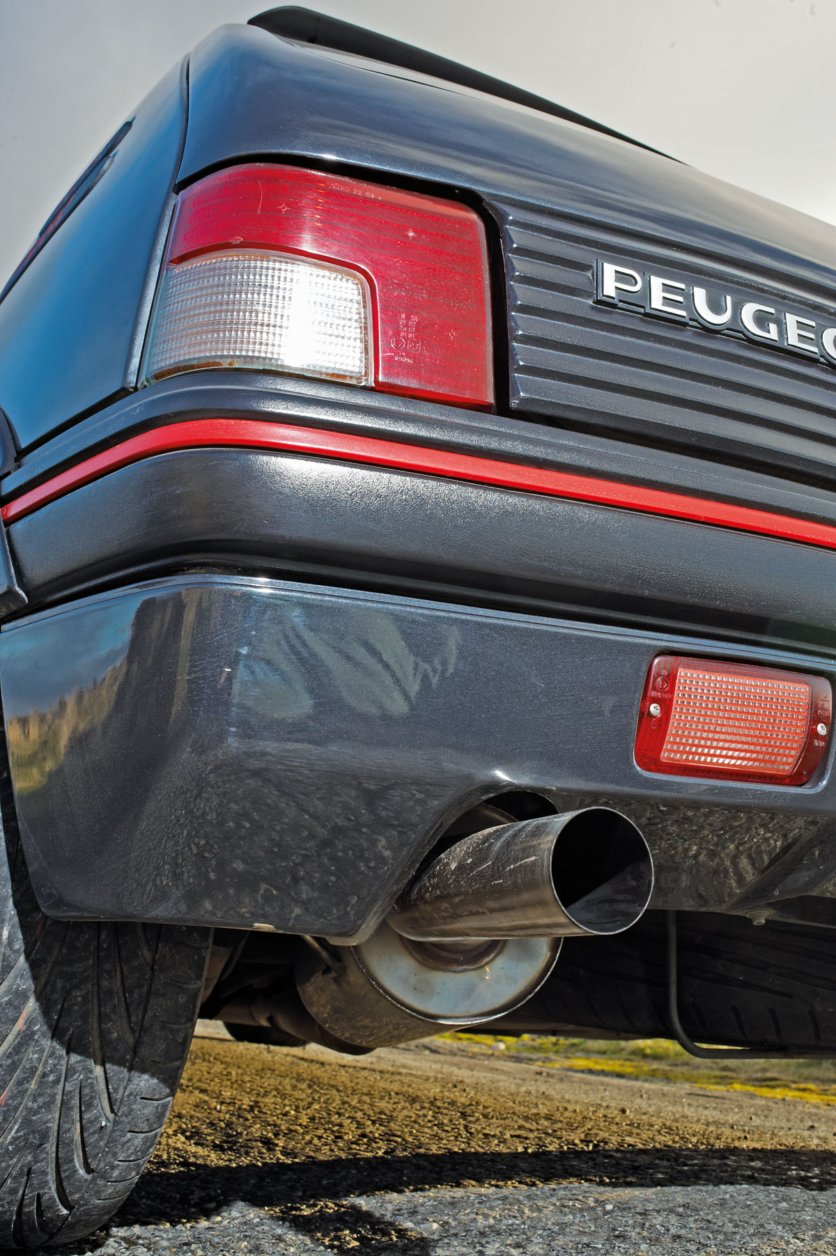 BBR Mazda MX-5 Turbo vs PUG1OFF Peugeot 205 GTI 195