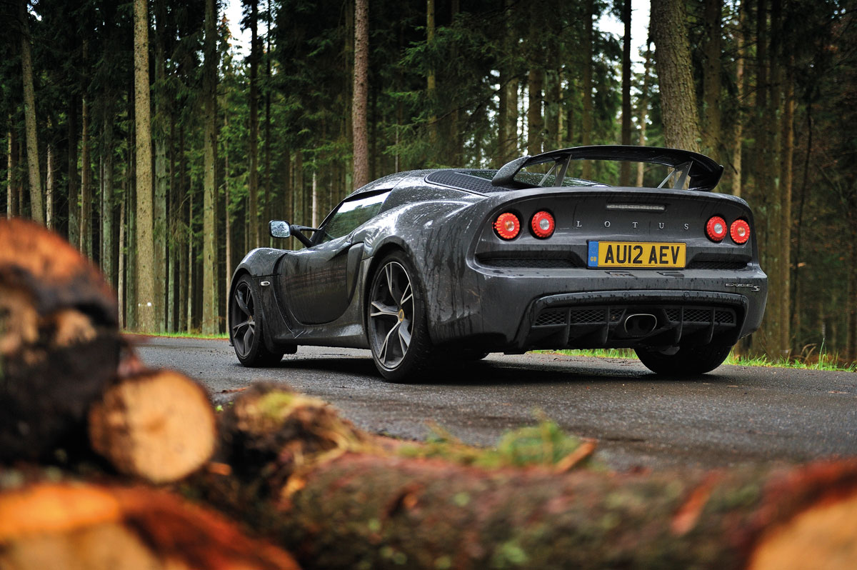On the road: Lotus Exige S vs C63 Black, M3 GTS, 911 GT3 RS 4.0 and Nissan GT-R Track Pack
