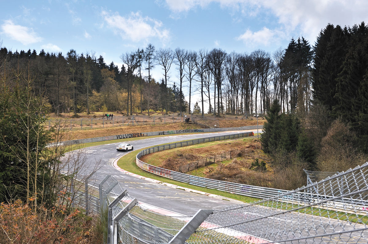 At the Nurburgring: Lotus Exige S vs C63 Black, M3 GTS, 911 GT3 RS 4.0 and Nissan GT-R Track Pack