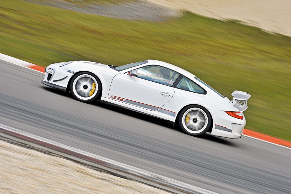 At the Nurburgring: Lotus Exige S vs C63 Black, M3 GTS, 911 GT3 RS 4.0 and Nissan GT-R Track Pack