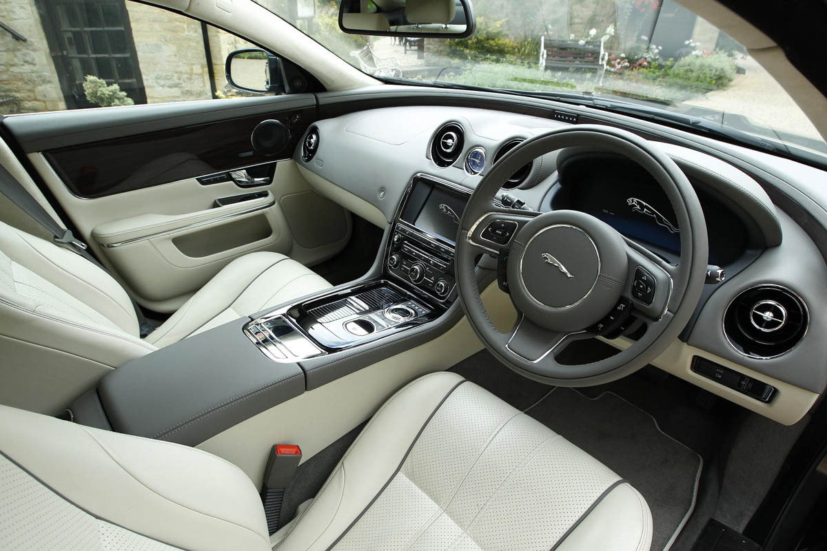 2013 Jaguar XJ 3.0 V6 diesel interior