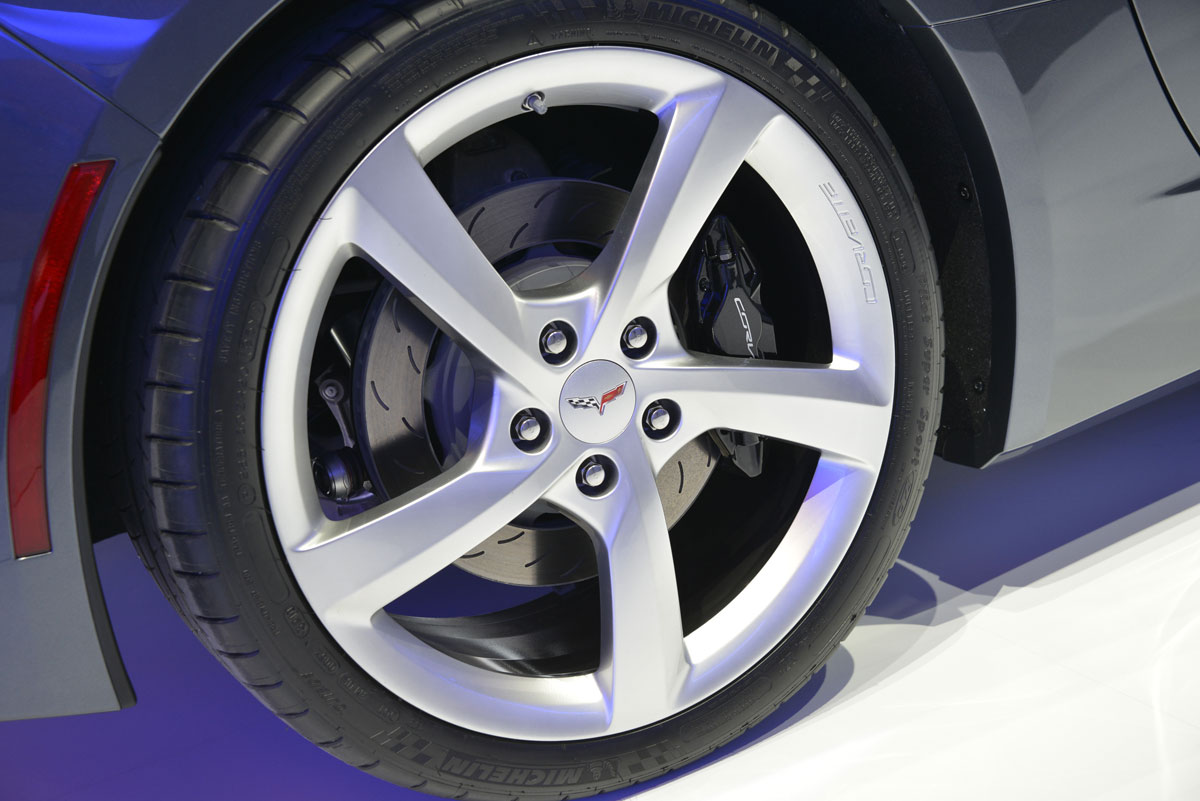 Corvette Roadster unveiled at Geneva: Pictures and details