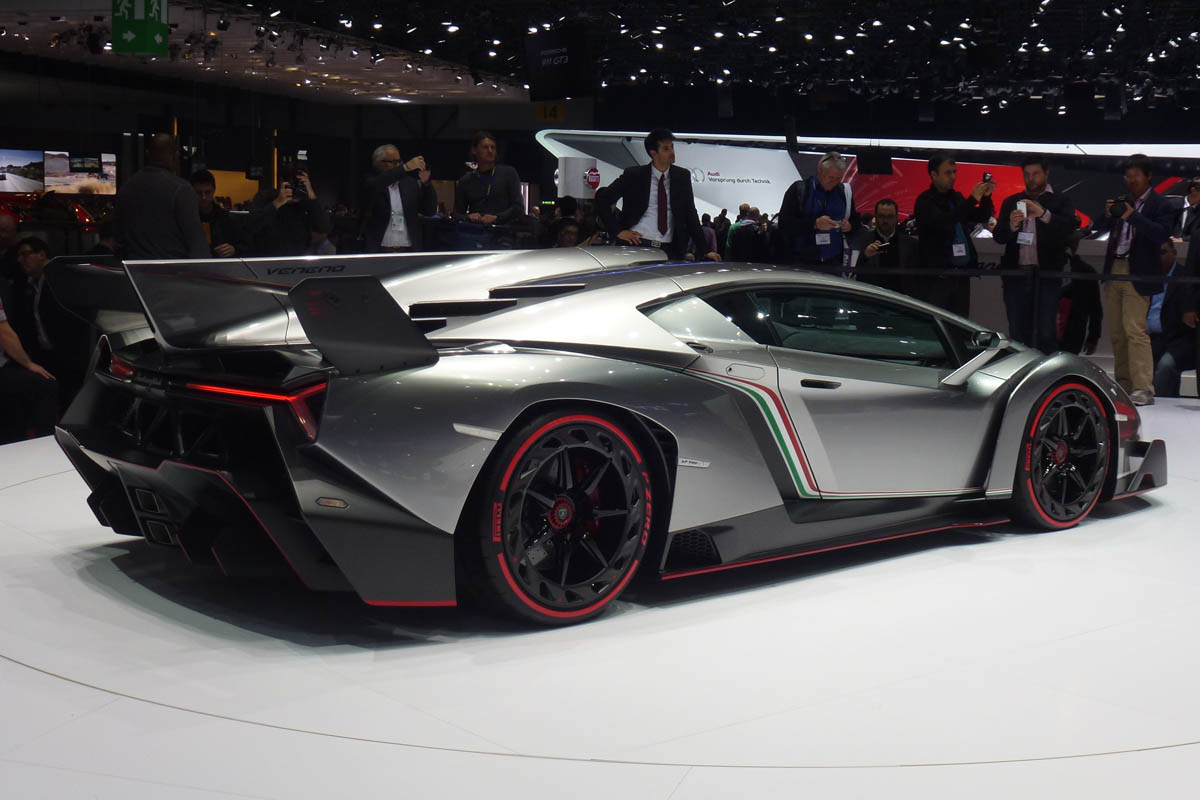 Lamborghini Veneno live at Geneva
