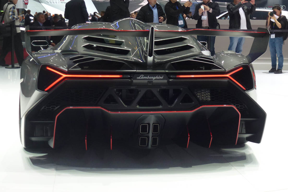 Lamborghini Veneno live at Geneva
