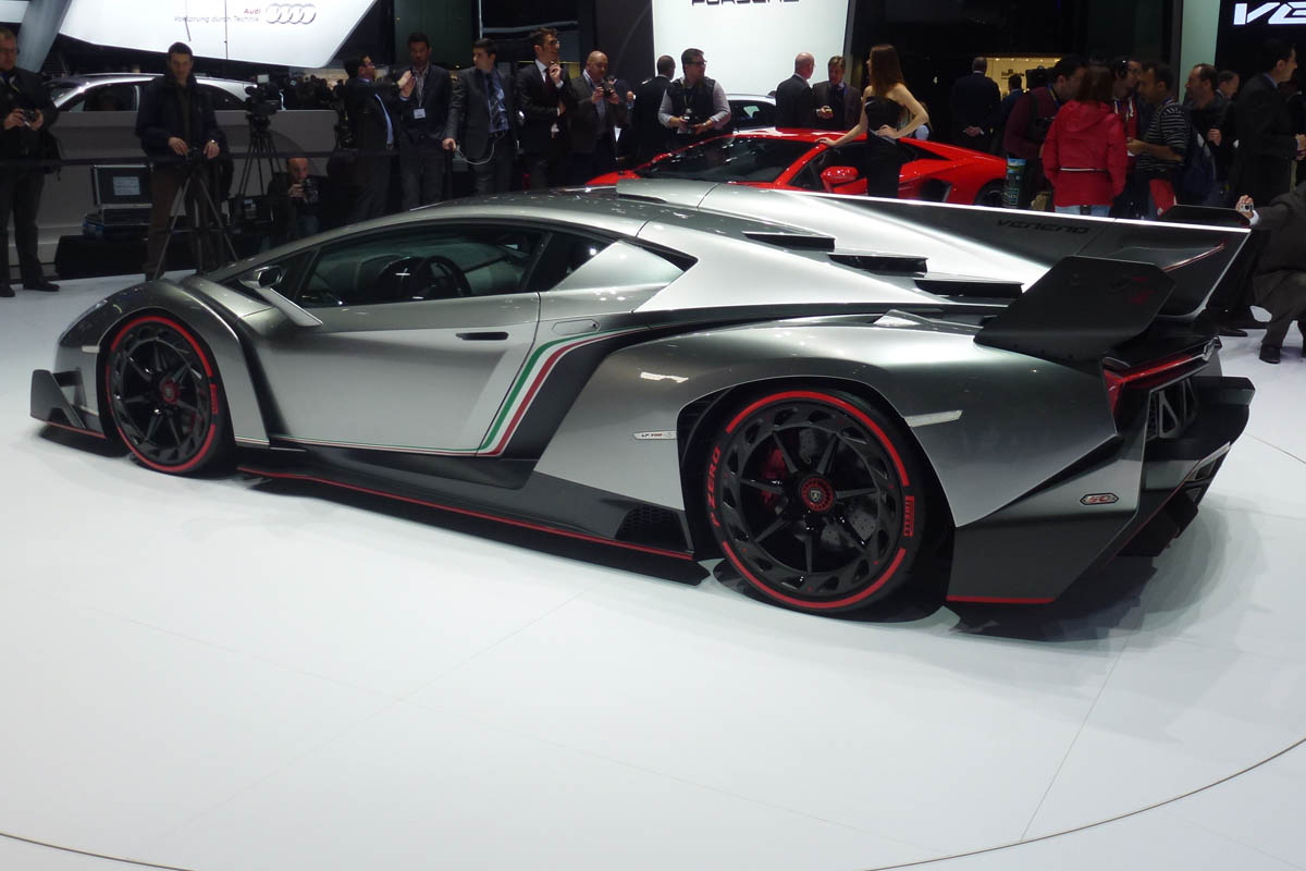 Lamborghini Veneno live at Geneva