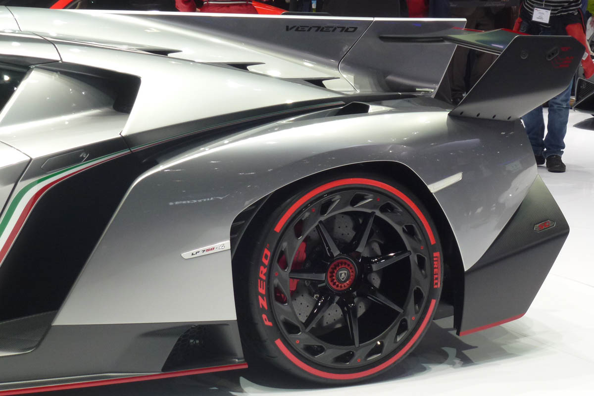Lamborghini Veneno live at Geneva